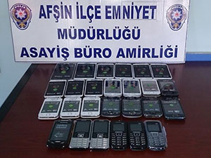 Şüpheli Araçtan Kaçak Telefon Çıktı