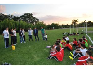 Gökhan Güleç Gürsu Belediye Spor Kulübü U-11 Takımı İle Buluştu