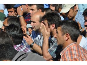 Ak Parti Genel Başkan Yardımcısı Kapusuz, Soma’da Eylem Yapan İşçilerle Buluştu