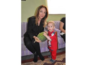 (Özel Haber) 14 Aylık Halilden Milletvekili Nazlıaka’ya Kavun Sürprizi