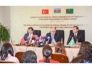 Davutoğlu: “Allah Bu 3 Türk Bayrağını Dünyanın Her Yerinde Dalgalandırsın”