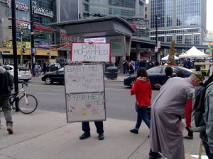 Kanada’da Hazreti Muhammed’e Çirkin Provokasyona Polis Engeli