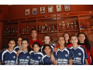 Salonu Olmayan Okulun Öğrencileri Futsal Türkiye Şampiyonu Oldu