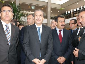 Bakan Eker: Hayat Normale Çevrilmeye Çalışılıyor