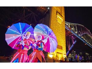 Sydneydeki Işık Ve Lazer Gösterisi Büyüledi