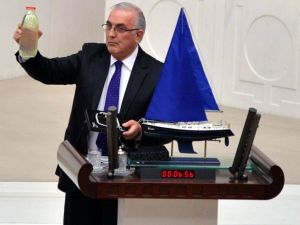 Chp’li Öğüt Meclis Kürsüsüne Mazot Ve Kiralık Pırlantayla Çıktı