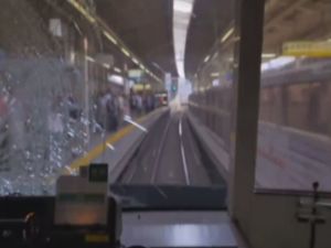 Onlarca Kişinin Gözleri Önünde..