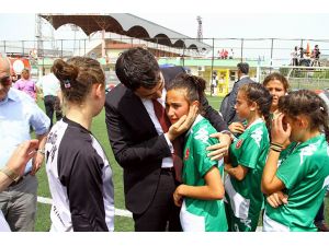 Finali Kaybettiler, Gözyaşlarına Boğuldular