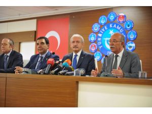 Kılıçdaroğlu, Türkiye Kamu-sen’i Ziyaret Etti