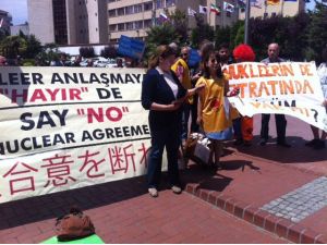 Nükleer Karşıtları Zirveyi Protesto Etti