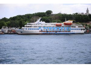 Mavi Marmara Şehitlerinin Fotoğrafları Gemiye Asıldı