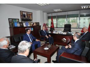 Kılıçdaroğlu, Türkiye Emekliler Derneği’ni Ziyaret Etti