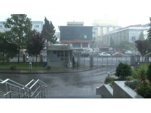 Yağış İstanbul’a Bir Geldi Pir Geldi