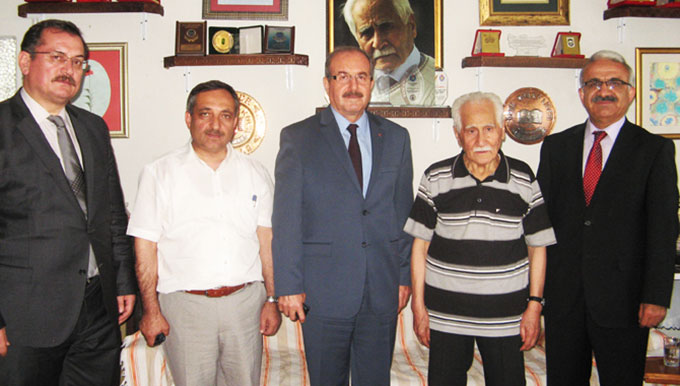 Vali Kocatepe Şair Bahaettin Karakoç’u Ziyaret Etti