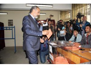Sakık Oy Kullandı