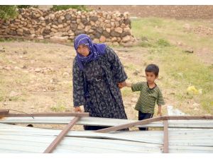 Kazada Eşini Kaybeden Kadın, Kum Fırtınasında Evini De Kaybetti