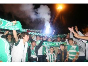 Bursasporlu Taraftarlar 51. Yılı Coşkuyla Kutladı