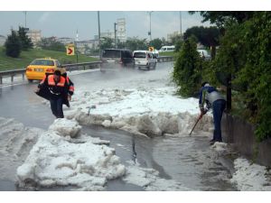 (Özel Haber) Esenler’de 80 Santimetrelik Dolu Birikintisi Oluştu