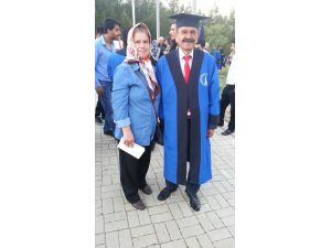 Üniversiteyi 60 Yaşında Bitirdi
