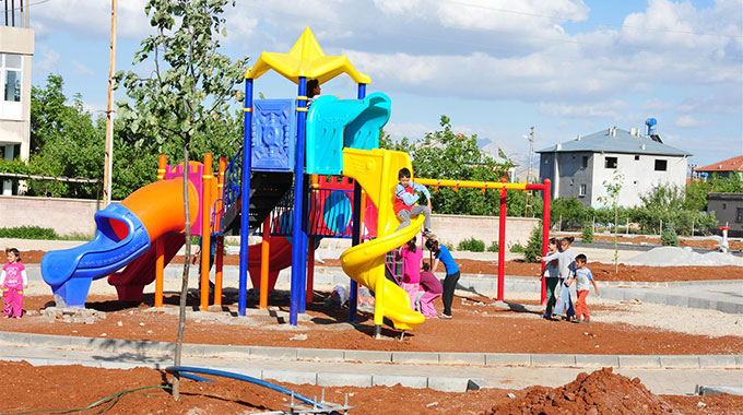 Afşin Belediyesi Alpaslan Mahallesi Yeşil Alan Ve Park Çalışmalarını Tamamlıyor