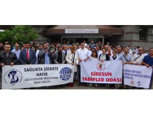 Sağlık Çalışanlarına Şiddet Hastane Önünde Protesto Edildi