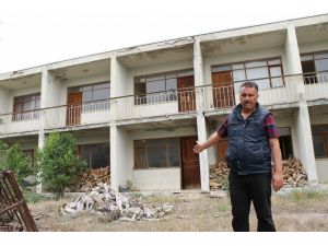 25 Yıllık Otel Ahır Oldu