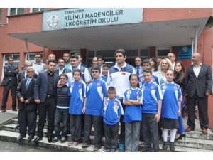 Şampiyon Sporcular Öğrencilerle Bir Araya Geldi