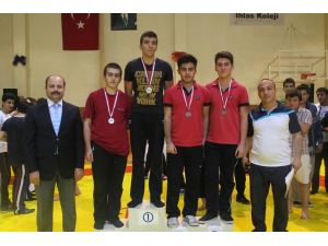 İhlas Kolejinden Güreşte Altın Zafer