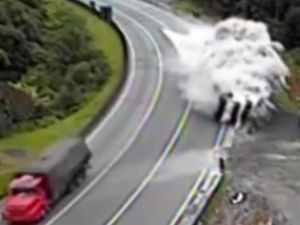 Aynı Yerde Aynı Şekilde…