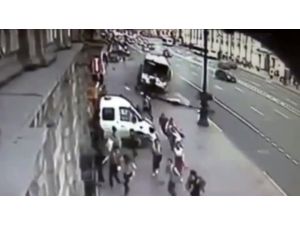 Otobüs Yayaların Arasına Daldı: 26 Yaralı