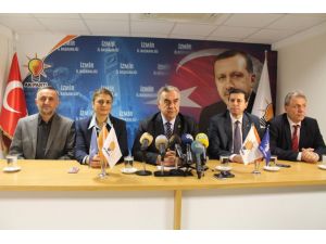 Ak Parti İzmir İl Yönetimi İstifa Etti