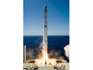 Eutelsat’ın Yeni Uydusu Başarıyla Uzaya Fırlatıldı