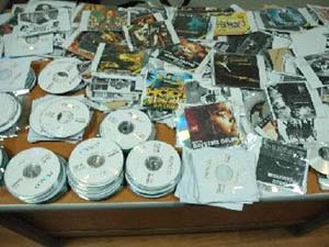 Korsan Tacirlerine Polis Baskını