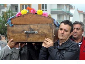 Bıçaklanarak Öldürülen Üniversiteli Genç Kız Toprağa Verildi