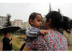 (Özel Haber) Evlerini Su Basan Anne Ve Çocukları Botla Kurtarıldı