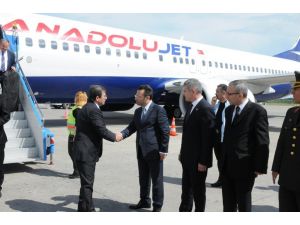 Bakan Güllüce, Havaalanında Karşılandı