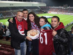 Trabzonspor Taraftarına Statta Doğum Günü Kutlaması