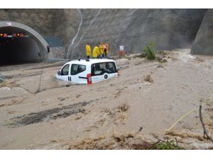 Sel Nedeniyle Dört Tünel Trafiğe Kapandı