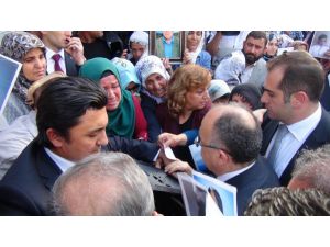 Bakanlar Eylem Yapan Aileleri Ziyaret Etti