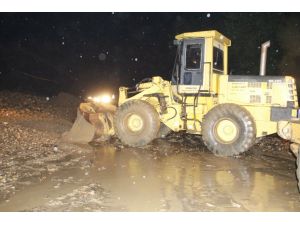 Zonguldak-karabük Yolu Selden Trafiğe Kapandı