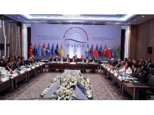 Davutoğlu Dünyanın Diğer Ucundan Mevkidaşlarıyla