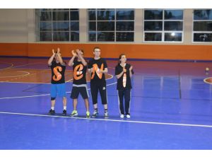 Voleybol Turnuvasında Evlilik Teklifi