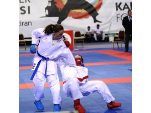 İzmir’de Karate Şöleni