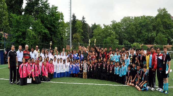Erkekler Hokey yarışlarında ikincilik elde ettik