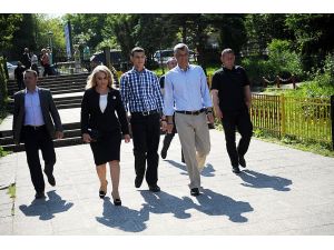 Kosova’da Liderler Oylarını Kullandı