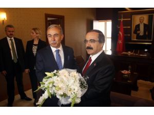 Vali Hüseyin Avni Coş Görevine Başladı