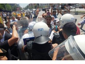 Bdp’liler İle Polis Arasında Siyah Çelenk Gerginliği