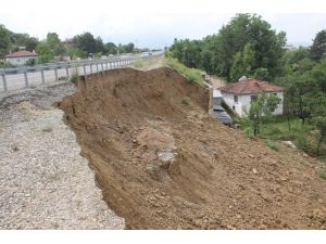 Karayolları İstinat Duvarı Yıkıldı