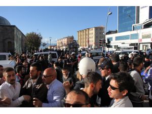 Erzurum’da Bayrak Protestosu