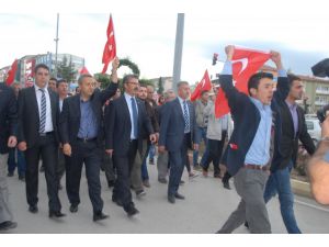 Ülkücülerden Bayrağa Saygı Yürüyüşü